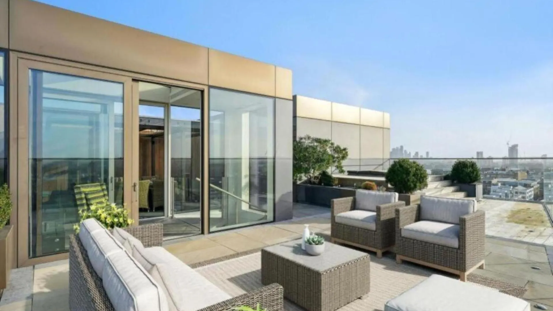 5 Million Pound Stunning Luxury Penthouse Tower Bridge Sleeps 8 Private Jacuzzi Apartment London