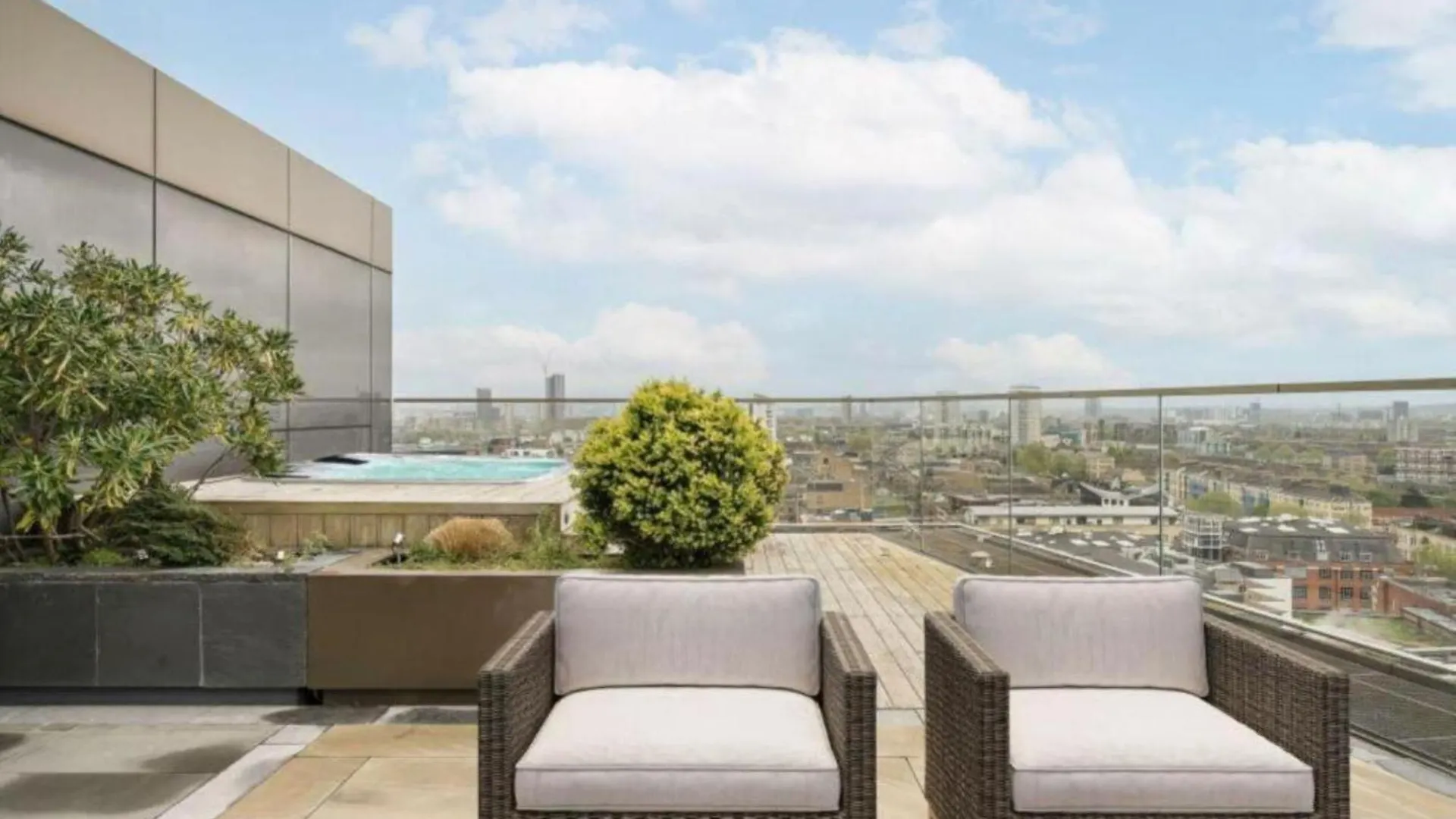 5 Million Pound Stunning Luxury Penthouse Tower Bridge Sleeps 8 Private Jacuzzi Apartment London